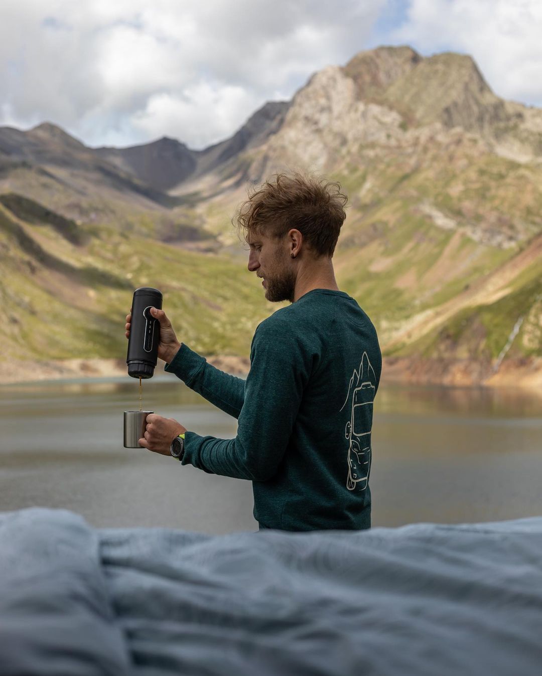 Conqueco portable and lightweight Espresso Maker is perfect for anyone on the go. It is designed to fit easily in a cup holder or a bottle holder in a backpack, so you can take it with you on your next outdoor adventure!